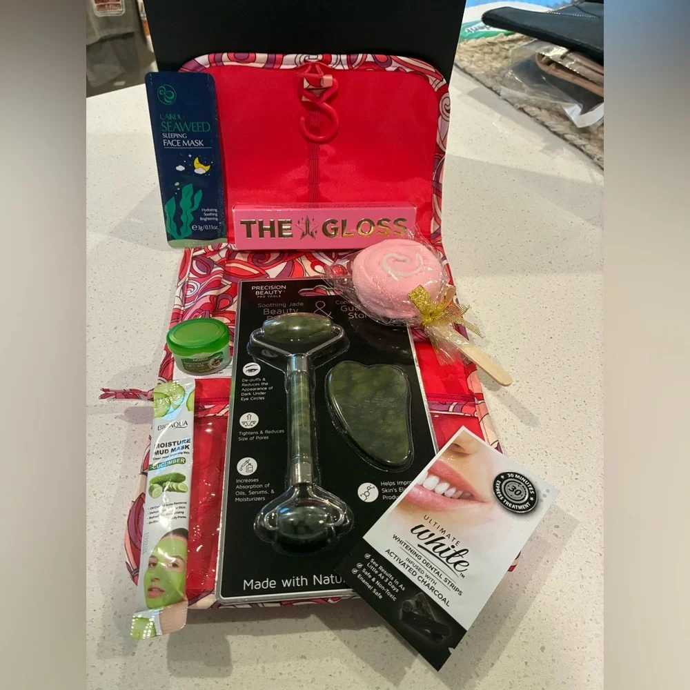 ❤️🖤 Beauty Roller and Gua Sha Set with Red Patterned Case and More 🖤❤️ - Picture 2 of 4